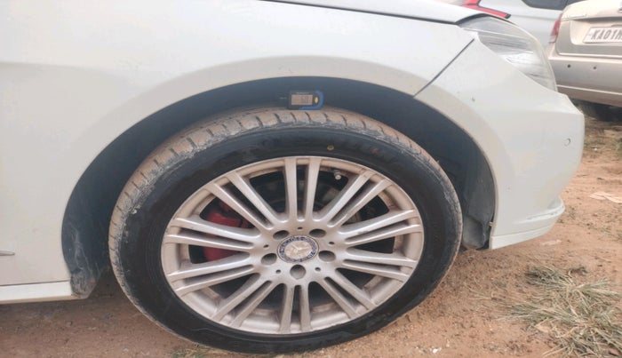 2012 Mercedes Benz E Class E 220 CDI ELEGANCE, Diesel, Automatic, 1,13,089 km, tyre