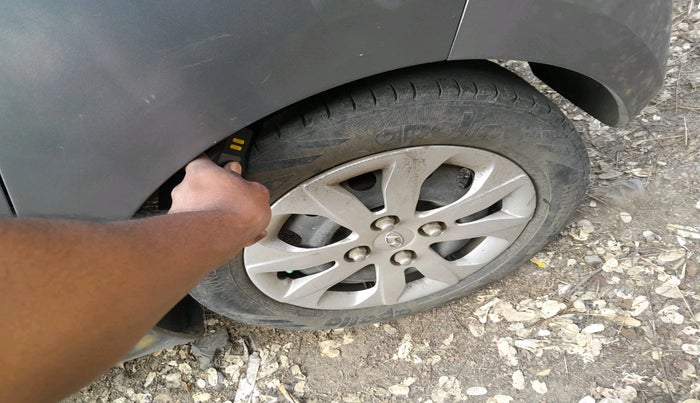 2014 Hyundai Eon SPORTZ, Petrol, Manual, 49,363 km, tyre