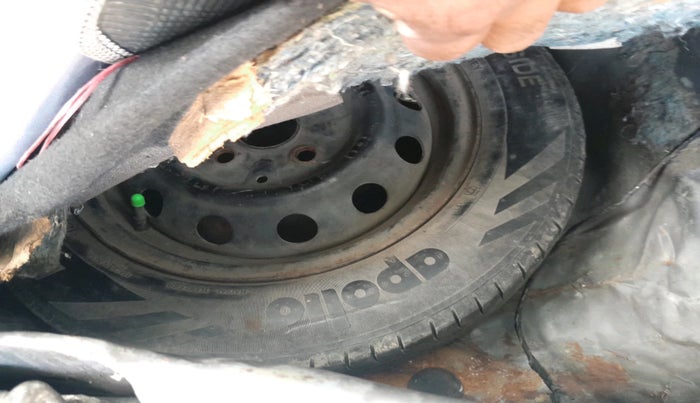 2014 Hyundai Eon SPORTZ, Petrol, Manual, 49,363 km, tyre