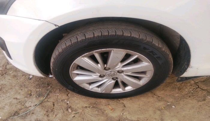 2015 Maruti Swift ZDI, Diesel, Manual, 1,06,649 km, tyre