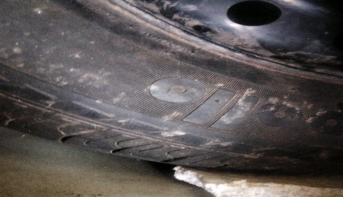 2015 Maruti Swift ZDI, Diesel, Manual, 1,06,649 km, tyre