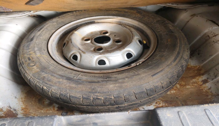 2017 Maruti Alto 800 LXI O, Petrol, Manual, 88,033 km, tyre