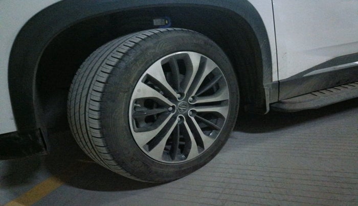 2022 MG HECTOR PLUS SHARP 1.5 PETROL TURBO CVT 6-STR, Petrol, Automatic, 17,183 km, tyre