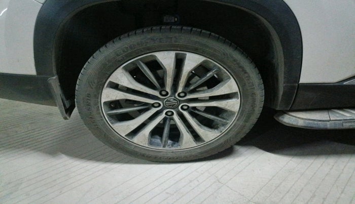 2022 MG HECTOR PLUS SHARP 1.5 PETROL TURBO CVT 6-STR, Petrol, Automatic, 17,183 km, tyre