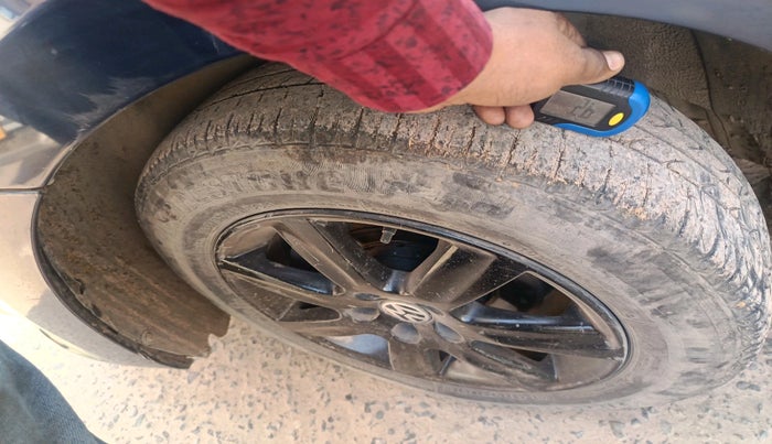 2012 Volkswagen Vento HIGHLINE DIESEL 1.6, Diesel, Manual, 1,38,477 km, tyre