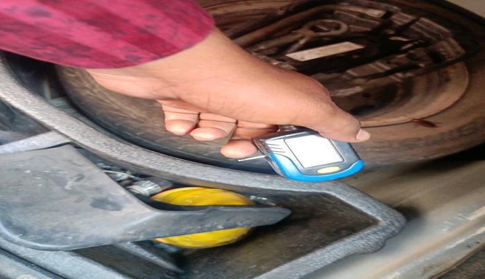 2012 Volkswagen Vento HIGHLINE DIESEL 1.6, Diesel, Manual, 1,38,477 km, tyre