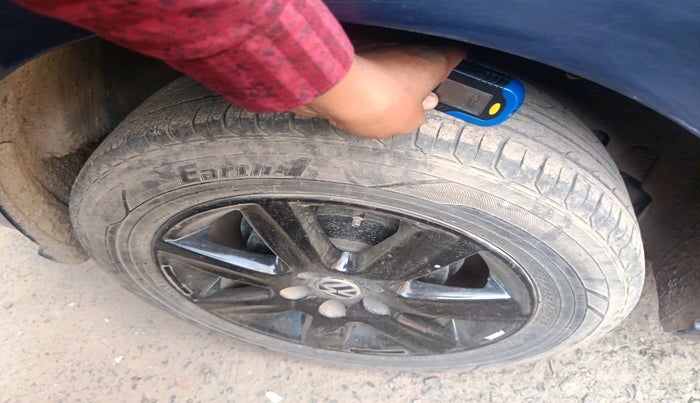 2012 Volkswagen Vento HIGHLINE DIESEL 1.6, Diesel, Manual, 1,38,477 km, tyre