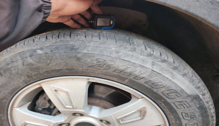 2012 Mahindra XUV500 W8, Diesel, Manual, 2,27,488 km, tyre