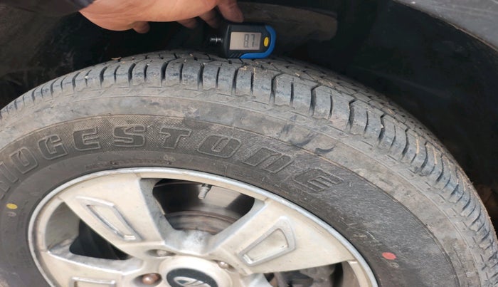 2012 Mahindra XUV500 W8, Diesel, Manual, 2,27,488 km, tyre