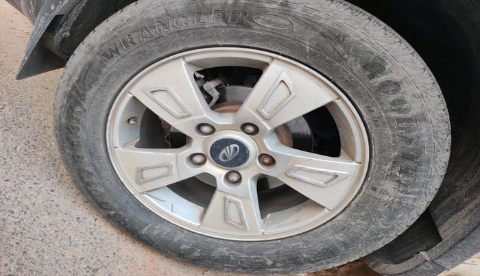 2012 Mahindra XUV500 W8, Diesel, Manual, 2,27,488 km, tyre