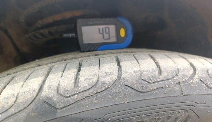 2015 Volkswagen Polo COMFORTLINE 1.5L, Diesel, Manual, 1,31,581 km, tyre