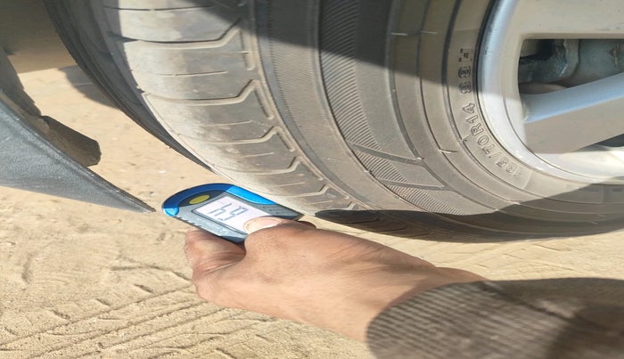 2014 Hyundai i20 SPORTZ 1.4 CRDI, Diesel, Manual, 2,14,016 km, tyre