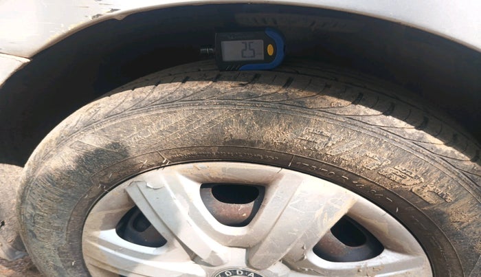 2013 Skoda Rapid AMBITION 1.6 MPI MT, Petrol, Manual, 50,643 km, tyre