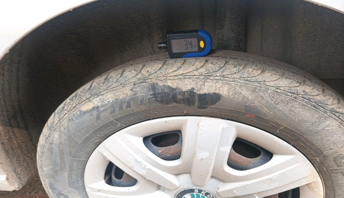 2013 Skoda Rapid AMBITION 1.6 MPI MT, Petrol, Manual, 50,643 km, tyre