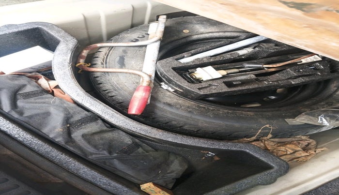 2013 Skoda Rapid AMBITION 1.6 MPI MT, Petrol, Manual, 50,643 km, tyre