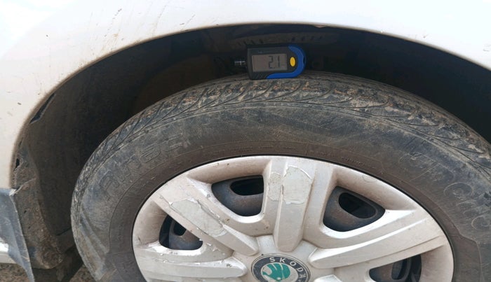 2013 Skoda Rapid AMBITION 1.6 MPI MT, Petrol, Manual, 50,643 km, tyre