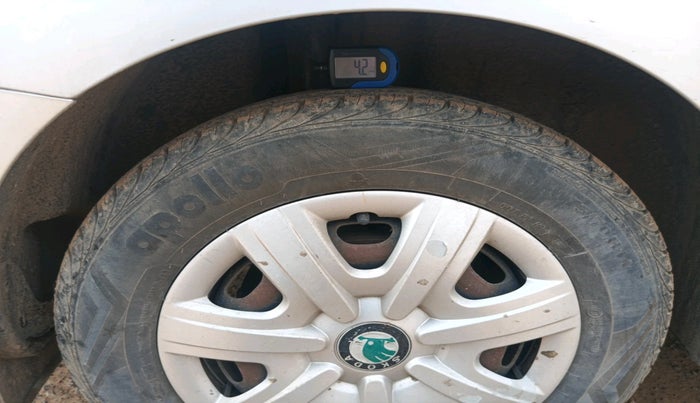 2013 Skoda Rapid AMBITION 1.6 MPI MT, Petrol, Manual, 50,643 km, tyre