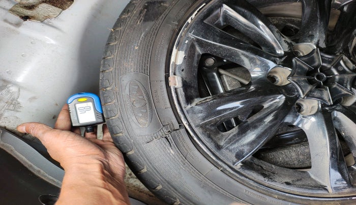 2015 Chevrolet Cruze LTZ AT, Diesel, Automatic, 68,453 km, tyre