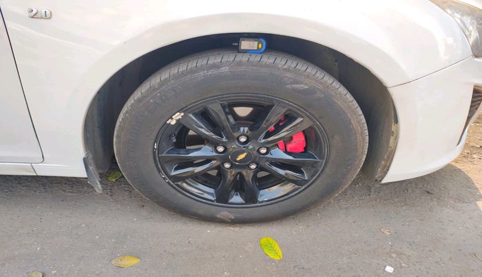 2015 Chevrolet Cruze LTZ AT, Diesel, Automatic, 68,453 km, tyre