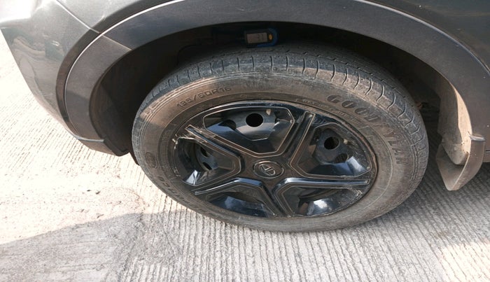 2022 Tata NEXON XM SUNROOF PETROL, Petrol, Manual, 27,755 km, tyre