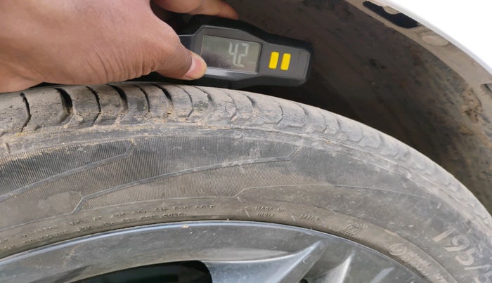 2022 Hyundai NEW I20 SPORTZ 1.2 MT, Petrol, Manual, 25,942 km, tyre