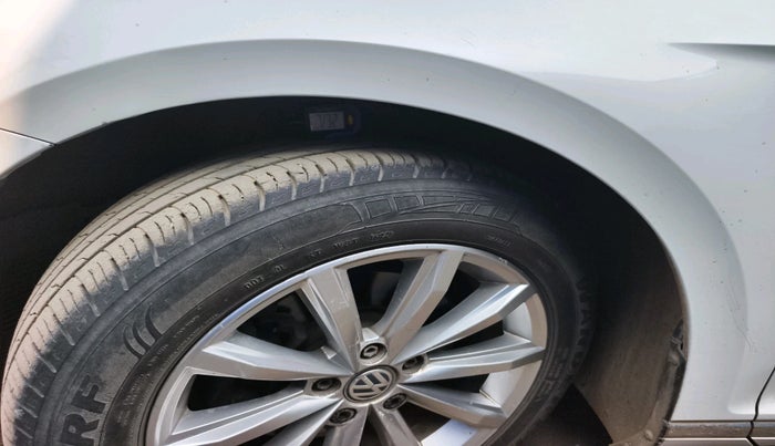 2018 Volkswagen Passat HIGHLINE DSG, Diesel, Automatic, 1,33,051 km, tyre