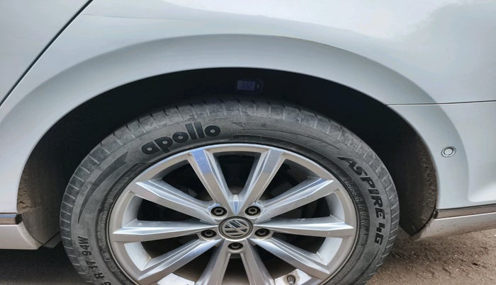 2018 Volkswagen Passat HIGHLINE DSG, Diesel, Automatic, 1,33,051 km, tyre