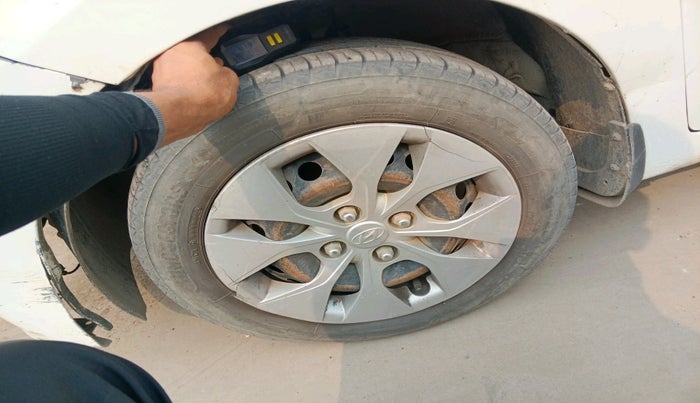 2015 Hyundai Xcent S 1.1 CRDI, Diesel, Manual, 1,00,135 km, tyre