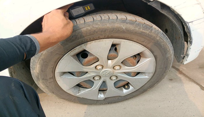 2015 Hyundai Xcent S 1.1 CRDI, Diesel, Manual, 1,00,135 km, tyre