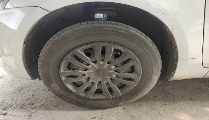 2013 Maruti Swift VXI, Petrol, Manual, 76,815 km, tyre