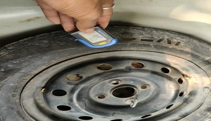 2013 Maruti Swift VXI, Petrol, Manual, 76,815 km, tyre