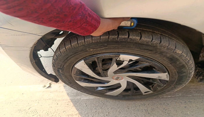 2016 Maruti Baleno DELTA PETROL 1.2, Petrol, Manual, 60,014 km, tyre