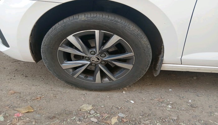 2023 Skoda SLAVIA STYLE 1.0L TSI MT, Petrol, Manual, 19,182 km, tyre