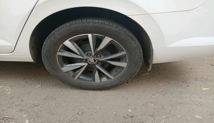 2023 Skoda SLAVIA STYLE 1.0L TSI MT, Petrol, Manual, 19,182 km, tyre