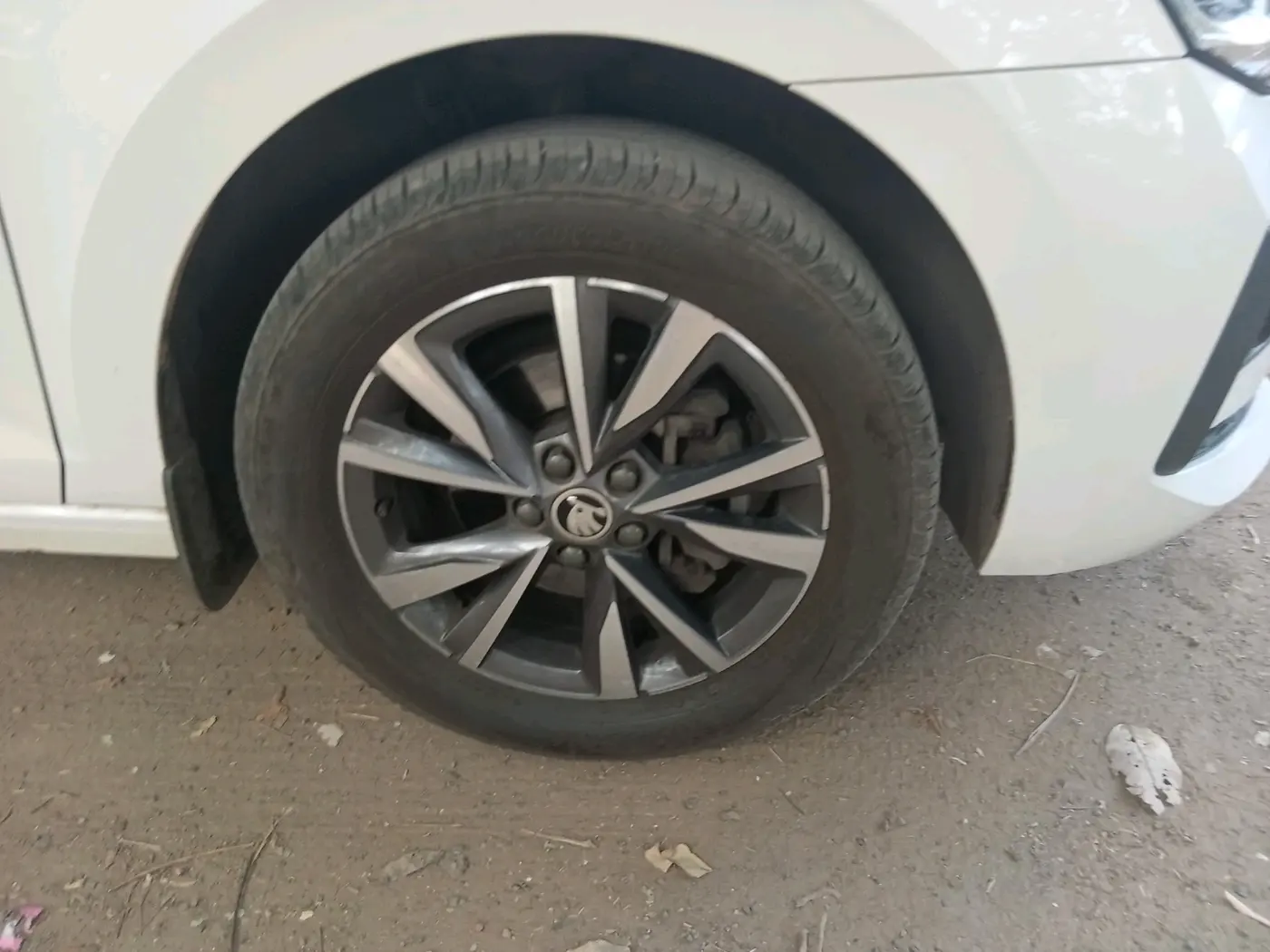 2023 Skoda SLAVIA STYLE 1.0L TSI MT, Petrol, Manual, 19,182 km, tyre