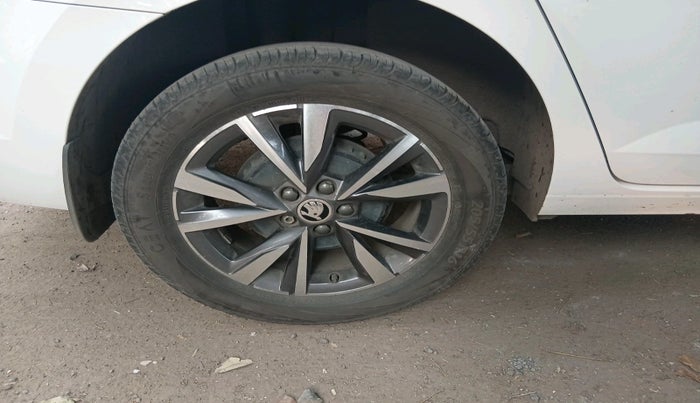 2023 Skoda SLAVIA STYLE 1.0L TSI MT, Petrol, Manual, 19,182 km, tyre