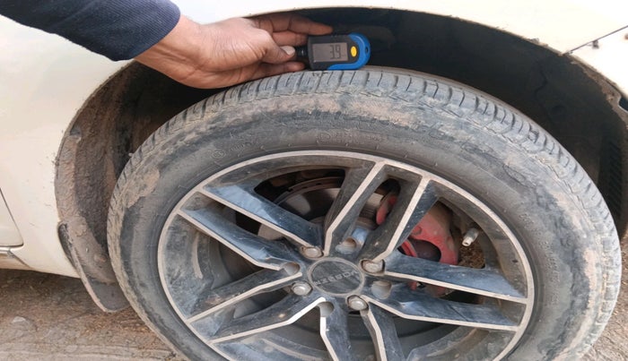 2012 Hyundai i20 MAGNA 1.2, Petrol, Manual, 1,40,883 km, tyre