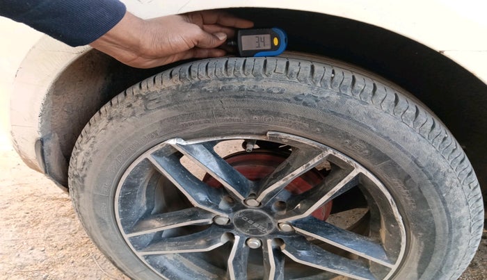 2012 Hyundai i20 MAGNA 1.2, Petrol, Manual, 1,40,883 km, tyre