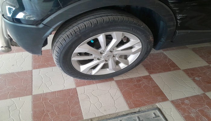 2021 Mahindra XUV300 W8 1.5 Diesel Dual Tone, Diesel, Manual, 28,745 km, tyre