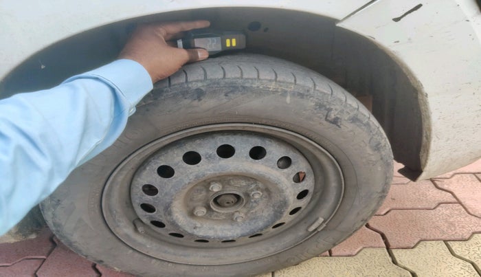 2013 Maruti Wagon R 1.0 VXI, Petrol, Manual, 1,65,992 km, tyre