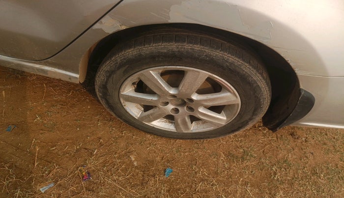 2011 Volkswagen Vento HIGHLINE 1.6 MPI, Petrol, Manual, 74,165 km, tyre