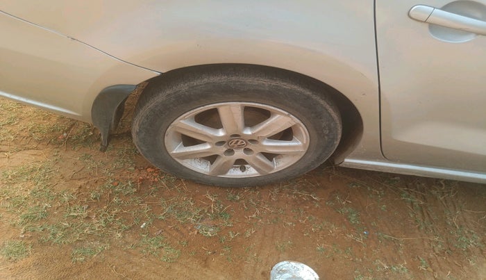 2011 Volkswagen Vento HIGHLINE 1.6 MPI, Petrol, Manual, 74,165 km, tyre