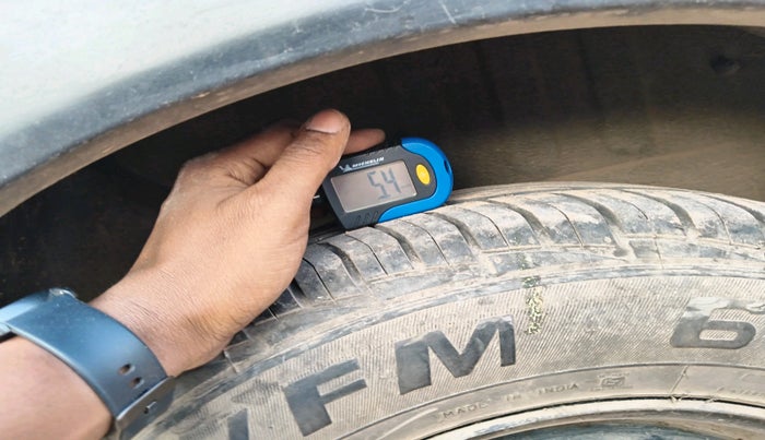 2016 Renault Lodgy 110 PS RXZ STEPWAY 7 STR, Diesel, Manual, 1,18,846 km, tyre