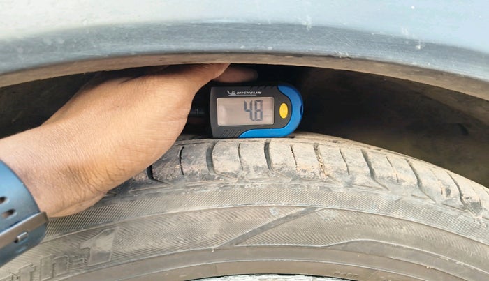 2016 Renault Lodgy 110 PS RXZ STEPWAY 7 STR, Diesel, Manual, 1,18,846 km, tyre