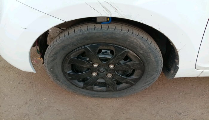 2016 Hyundai Eon MAGNA +, Petrol, Manual, 86,102 km, tyre