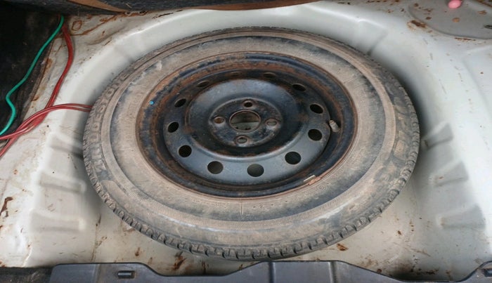 2018 Maruti Dzire VDI, Diesel, Manual, 2,29,230 km, tyre