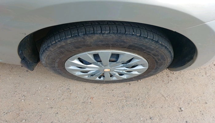 2018 Maruti Dzire VDI, Diesel, Manual, 2,29,230 km, tyre