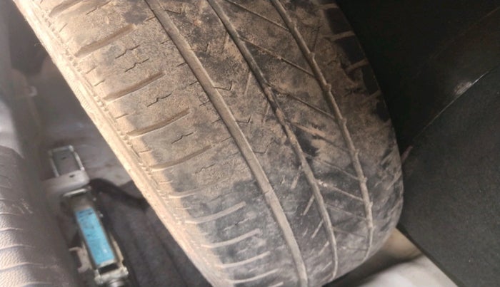 2018 Hyundai Grand i10 SPORTZ 1.2 KAPPA VTVT DUAL TONE, Petrol, Manual, 1,00,234 km, tyre