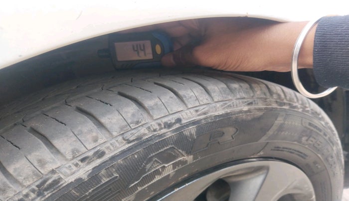 2018 Hyundai Grand i10 SPORTZ 1.2 KAPPA VTVT DUAL TONE, Petrol, Manual, 1,00,234 km, tyre