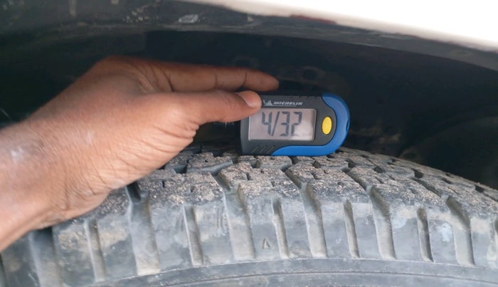 2015 Mahindra TUV300 T8, Diesel, Manual, 1,66,178 km, tyre